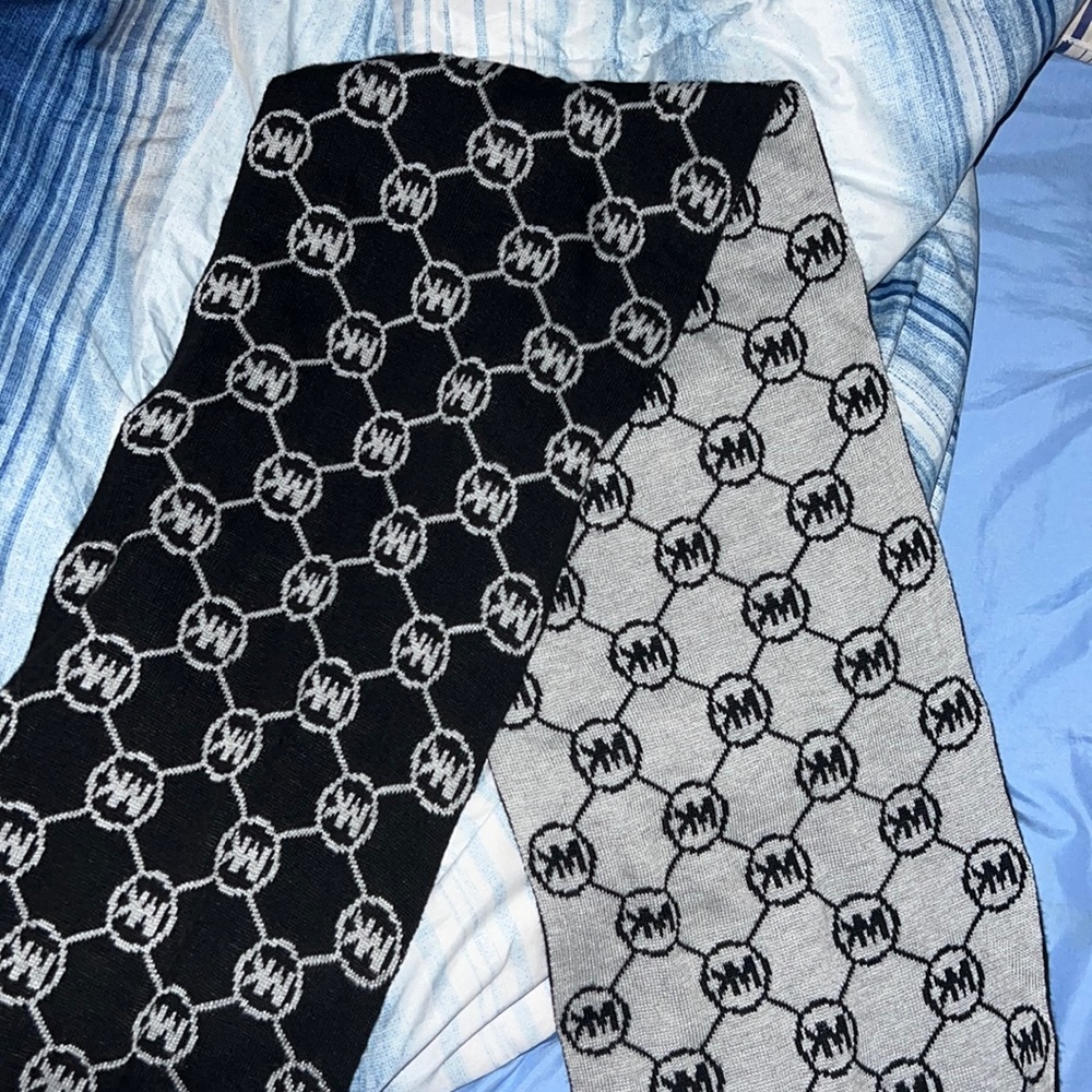 Mk scarf new worn a couple times tag ripped off but still in tact and new